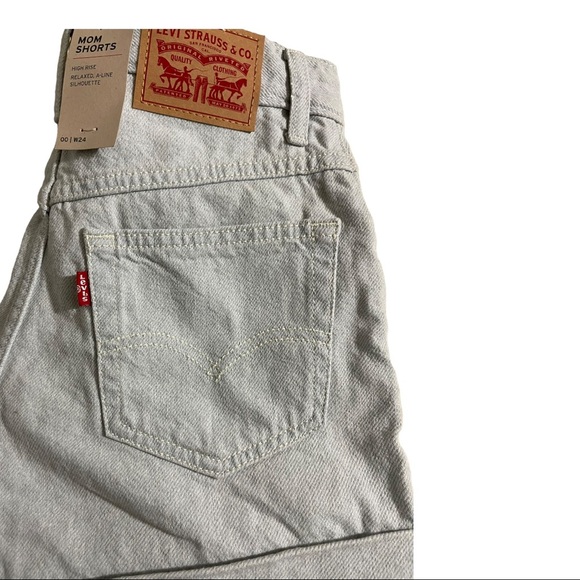 Levi’s moms shorts Highrise relaxed Aline silhouette cuffed jean shorts size 24 - Picture 8 of 8